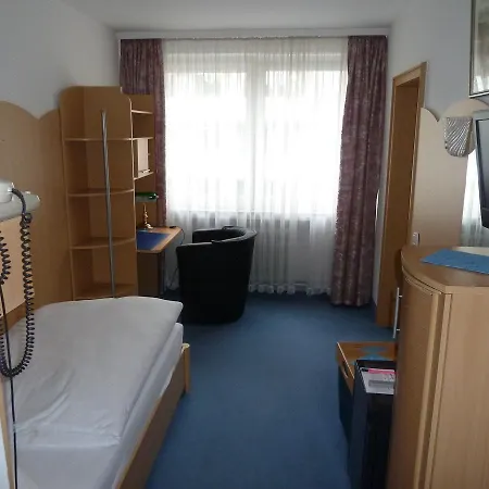 Luise - An Der Philharmonie 3*